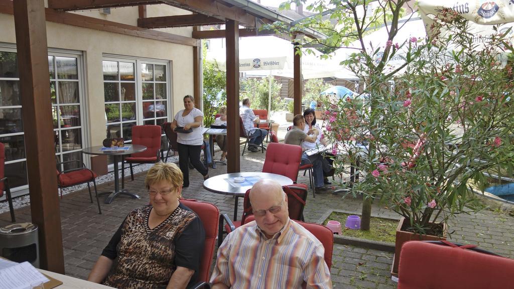 Zum Ochsen Hotell Hauenstein Exteriör bild
