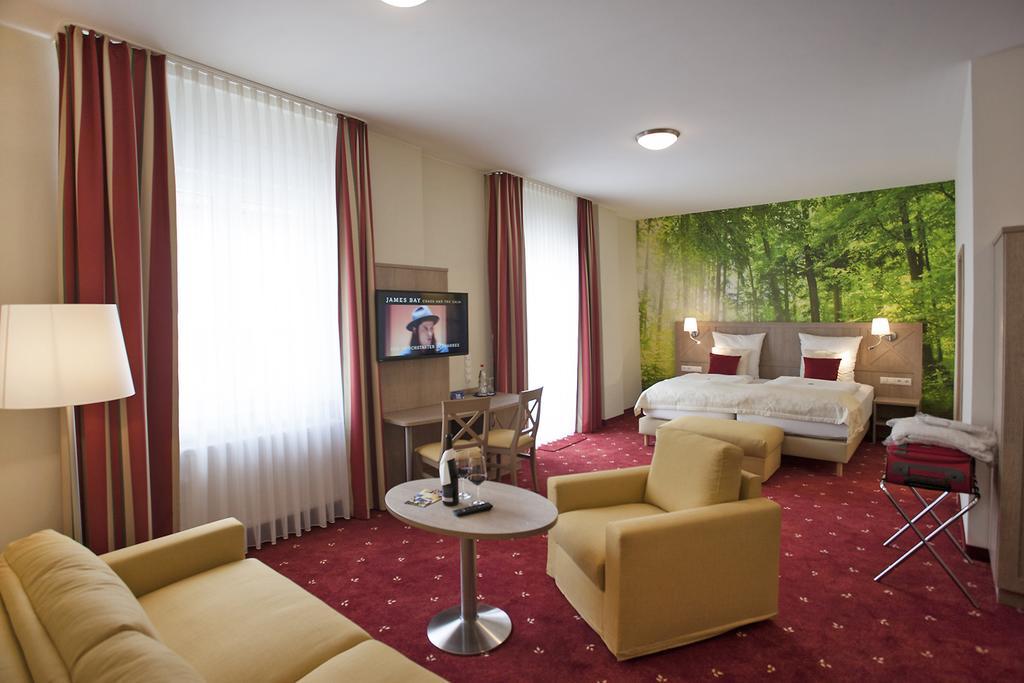 Zum Ochsen Hotell Hauenstein Exteriör bild