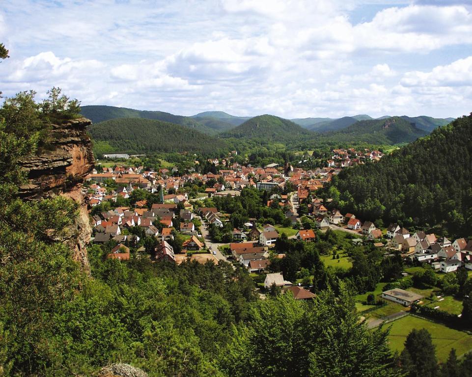 Zum Ochsen Hotell Hauenstein Exteriör bild